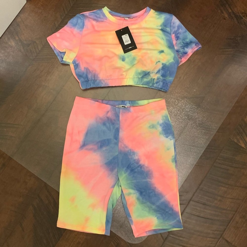 NWT Tie Dye Fashion Nova Biker Short Cropped Set